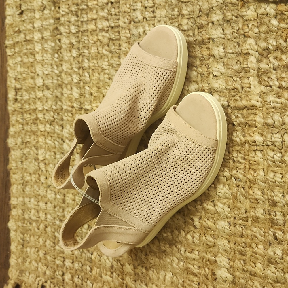 Sofft blush wedges
